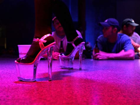 Striptease/Lapdance Find a prostitute Choroszcz