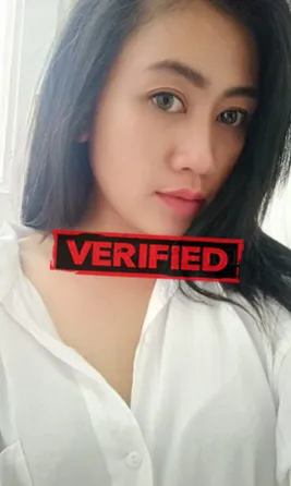Beverly sexy Prostitute Abong Mbang